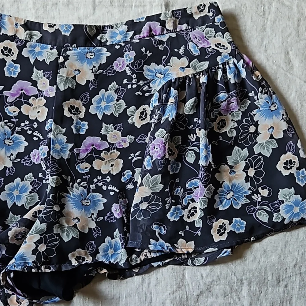 Free People floral chiffon shorts size 2 - Picture 8 of 13